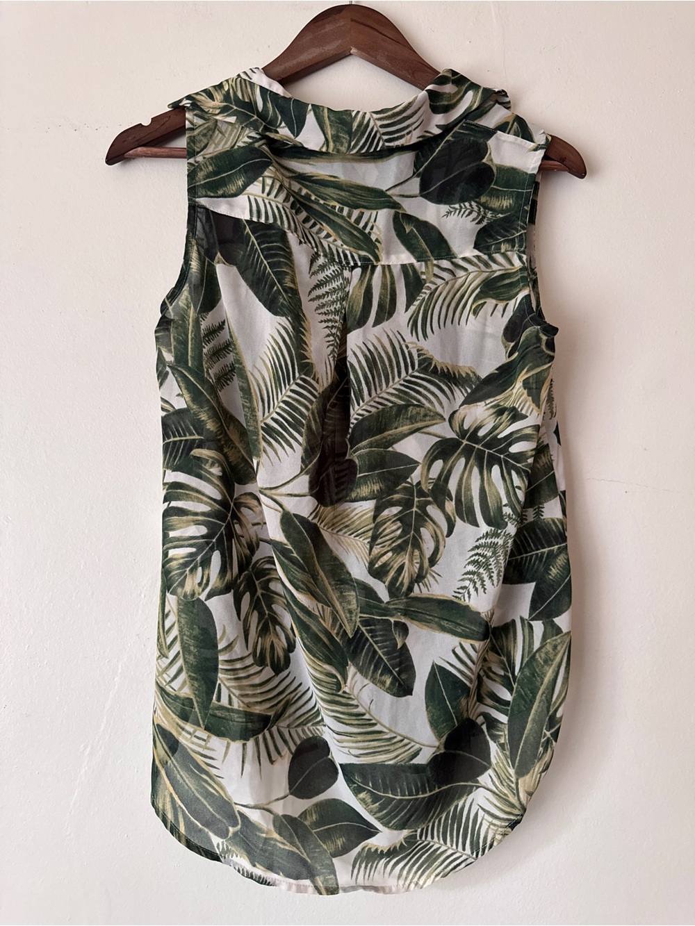 H&M Sleeveless Green Tropical Button-Front Blouse - Size 4 - Picture 4 of 6